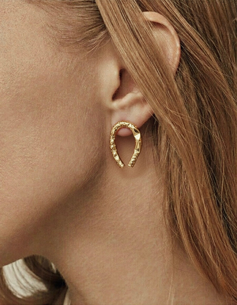 Nuve Horseshoe stud earrings